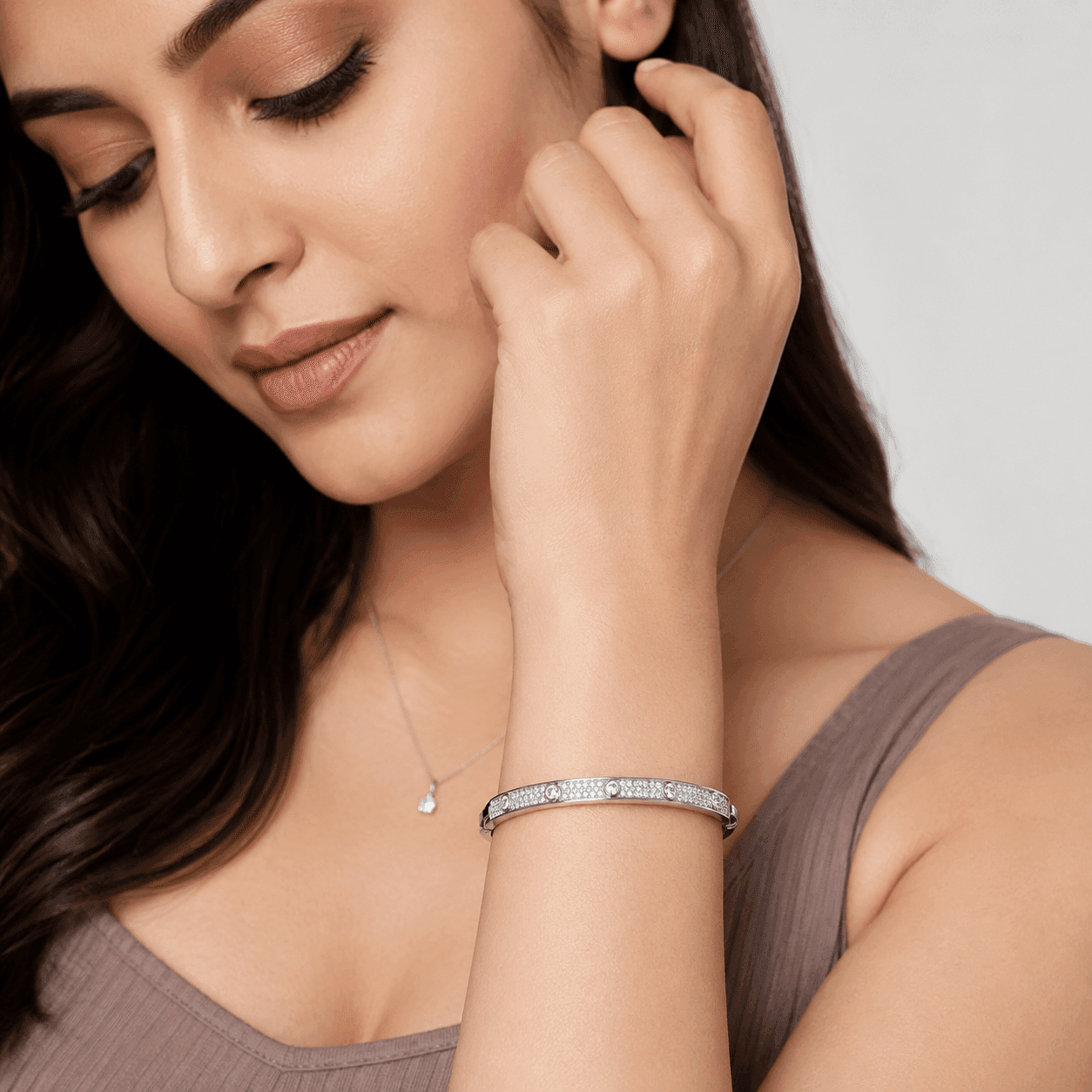 Luxe Screw Dot Bangle Bracelet