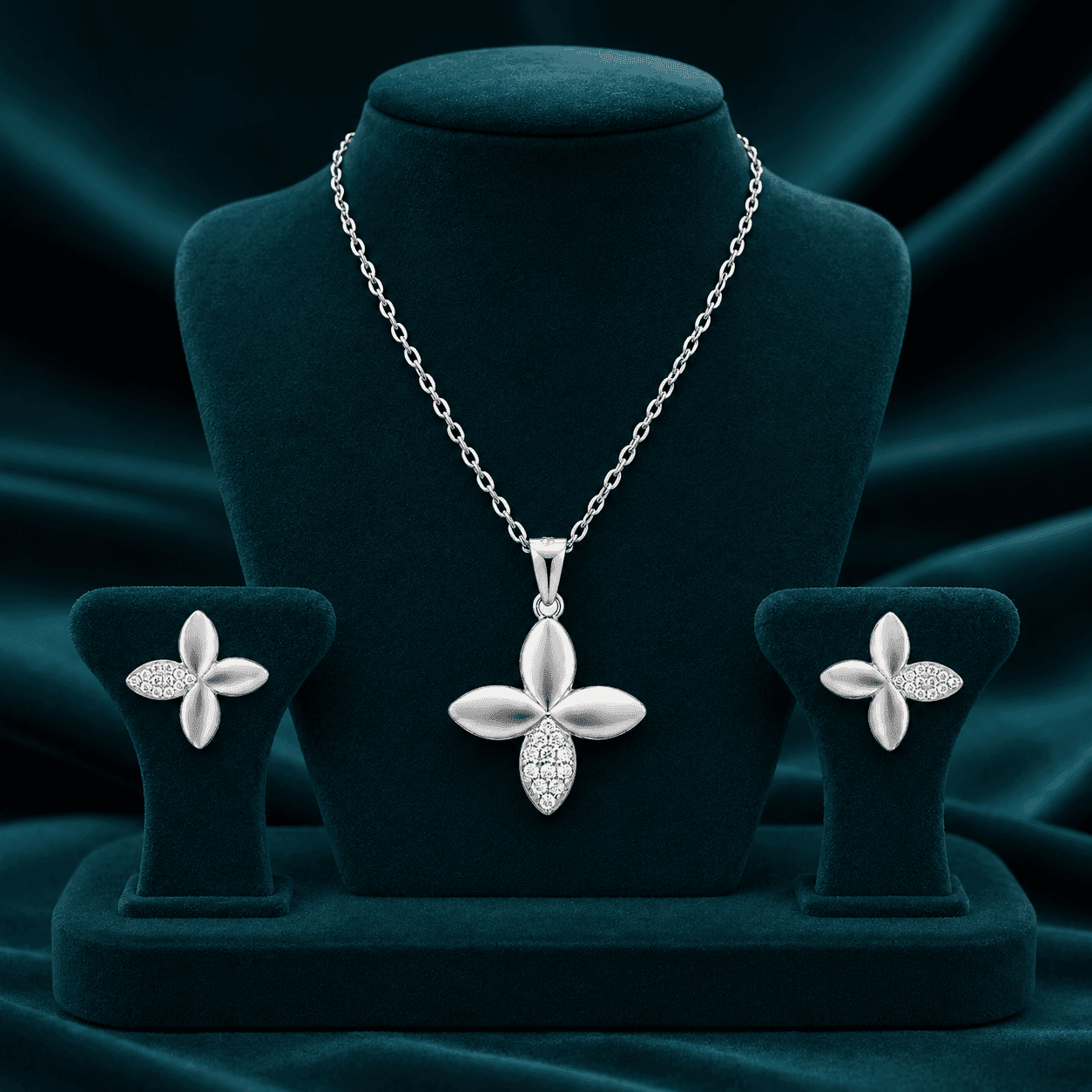Silver Clover Leaf Pendant & Stud Set
